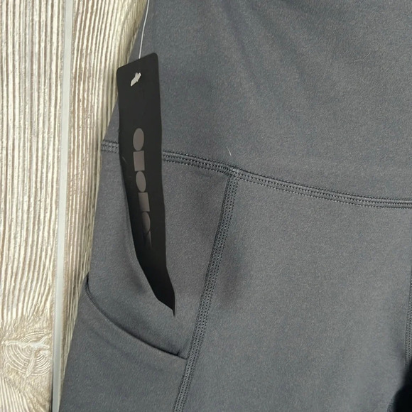 Odosdos Biker Shorts Size Small - Picture 3 of 4